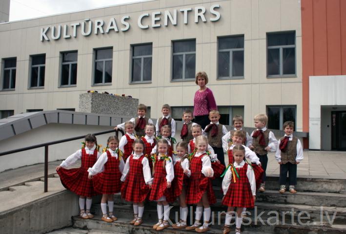 Jumpravas kultūras nama pirmsskolas bērnu deju  kolektīvs "Zvaniņš", Skatē Ogrē, 2014